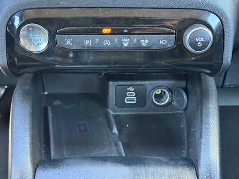 Used 2024 Ford Escape Platinum AWD/4WD image 26