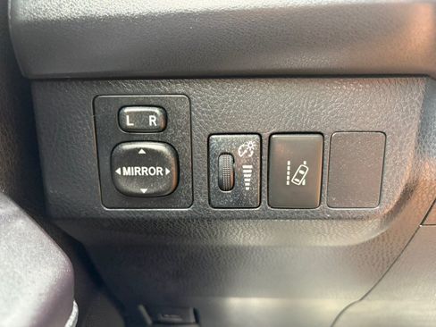 Used 2018 Toyota RAV4 LE w/ All Weather Liner Package AWD/4WD image 33