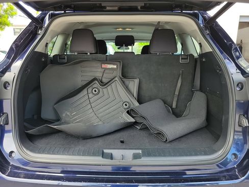 Used 2022 Toyota Highlander LE FWD image 6