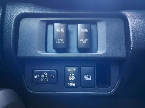 Used 2019 Toyota Tacoma TRD Off-Road w/ Technology Package AWD/4WD image 23