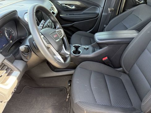 Used 2024 GMC Terrain SLE w/ Elevation Edition FWD image 11