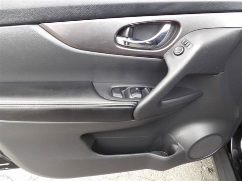 Used 2015 Nissan Rogue S image 11