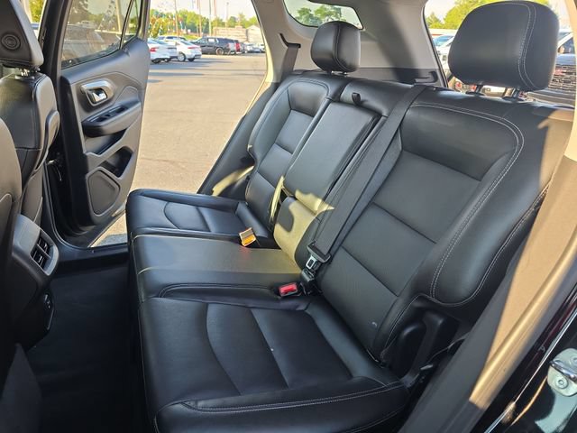 Used 2024 GMC Terrain SLT AWD/4WD image 15
