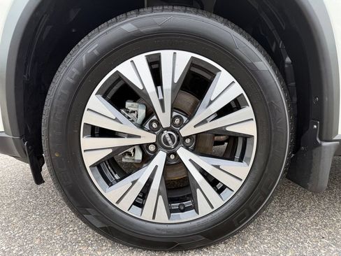 Used 2023 Nissan Rogue SV AWD/4WD image 13