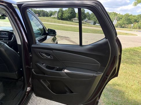 Used 2018 Chevrolet Traverse LT w/ LPO, Floor Liner Package AWD/4WD image 30