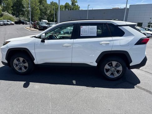 Used 2022 Toyota RAV4 XLE w/ Convenience Package AWD/4WD image 6