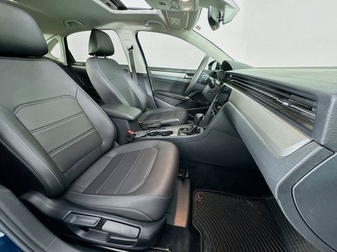 Used 2022 Volkswagen Passat 2.0T SE image 37