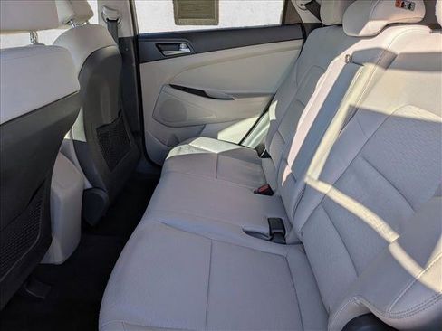 Used 2019 Hyundai Tucson SE image 17
