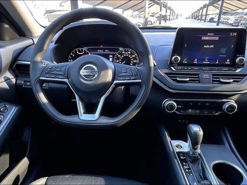 Certified 2022 Nissan Altima 2.5 SV image 6