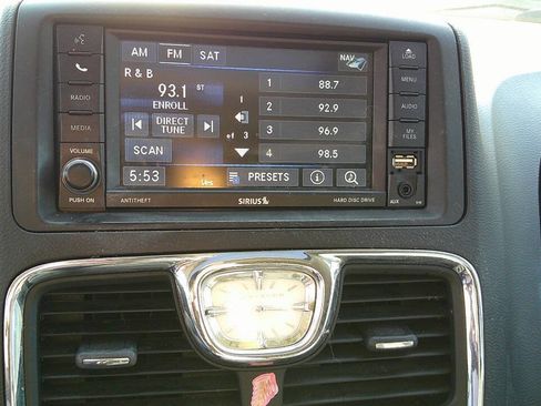 Used 2015 Chrysler Town & Country Touring-L w/ Driver Convenience Group FWD image 29