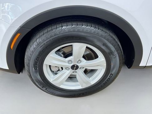 Certified 2025 Kia Sorento LX image 30