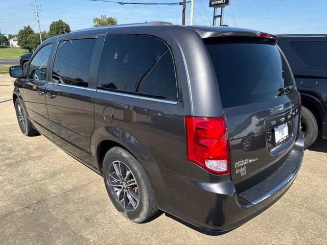 Used 2017 Dodge Grand Caravan SXT w/ Driver Convenience Group FWD image 4