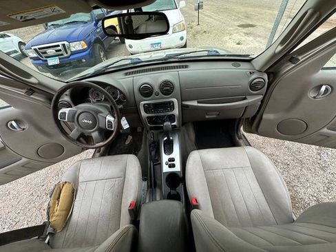 Used 2005 Jeep Liberty Limited AWD/4WD image 31