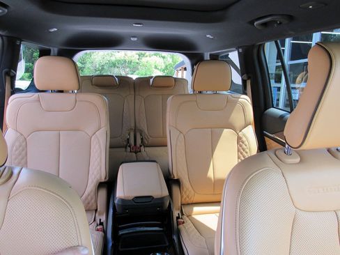 Used 2025 Jeep Grand Cherokee L Summit AWD/4WD image 33