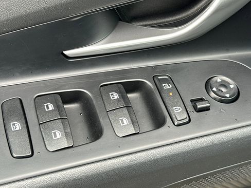 Used 2025 Hyundai Elantra Blue image 12