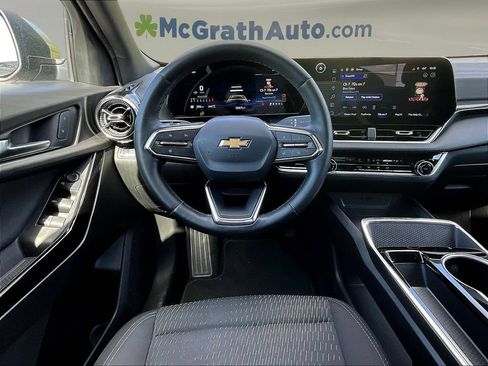 Used 2025 Chevrolet Equinox LT AWD/4WD image 11