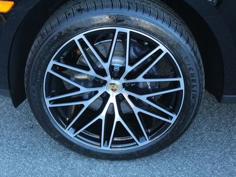 New 2026 Porsche Macan Base image 15