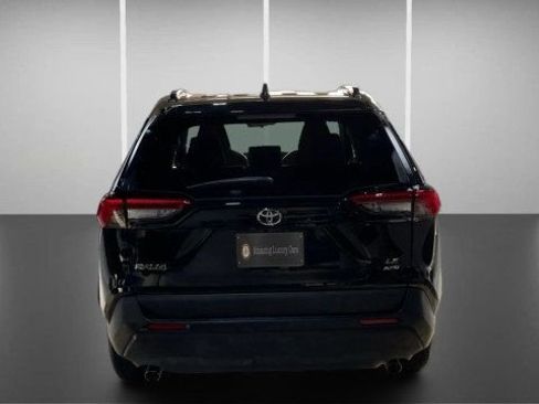 Used 2021 Toyota RAV4 LE image 8