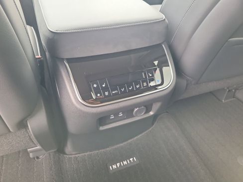 New 2026 INFINITI QX80 Luxe image 11