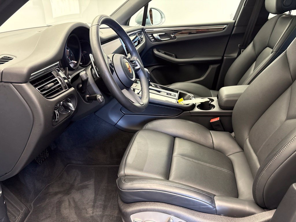 Certified 2026 Porsche Macan AWD/4WD image 18