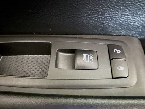 Used 2020 Chrysler Pacifica Touring-L w/ S Appearance Package image 29