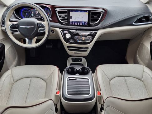 Used 2018 Chrysler Pacifica Limited FWD image 30
