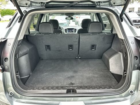 Used 2024 GMC Terrain SLE w/ Driver Convenience Package FWD image 17
