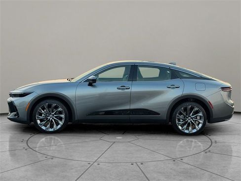 Used 2023 Toyota Crown Limited w/ Advanced Technology Package image 3