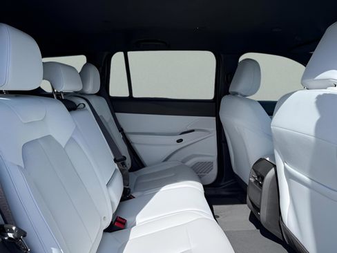 New 2026 Jeep Cherokee Laredo AWD/4WD image 9