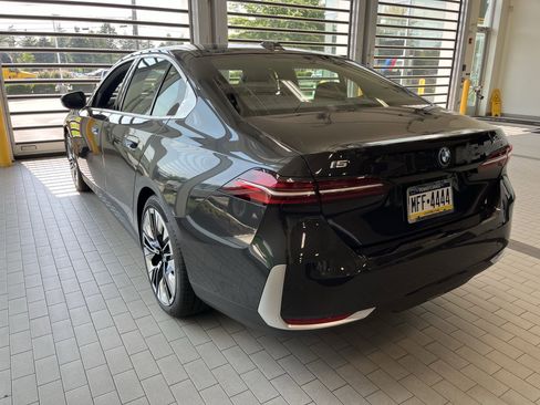 Used 2025 BMW i5 xDrive40 w/ Premium Package image 6