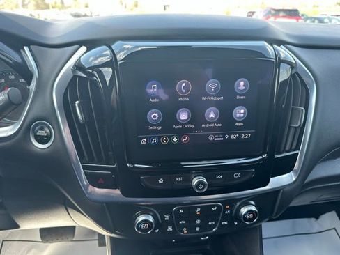 Used 2022 Chevrolet Traverse LT FWD image 28