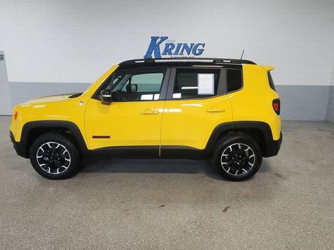 Used 2023 Jeep Renegade Trailhawk AWD/4WD image 2
