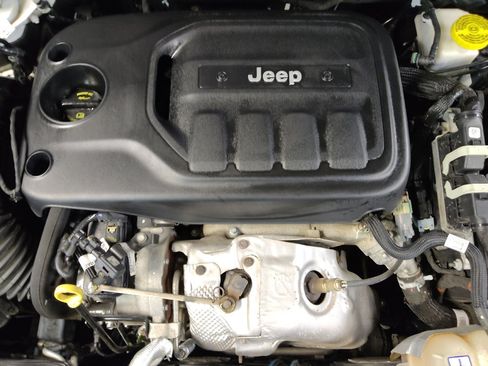Used 2019 Jeep Cherokee Limited AWD/4WD image 30