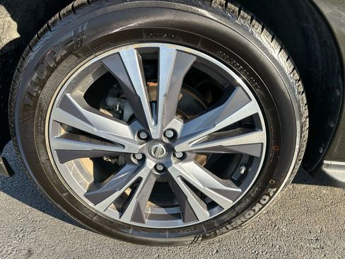 Used 2017 Nissan Pathfinder Platinum w/ Family Entertainment Package image 44