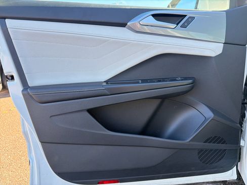 Certified 2025 Volkswagen Taos SEL image 14