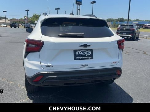Used 2025 Chevrolet Trax RS w/ Driver Confidence Package FWD image 8