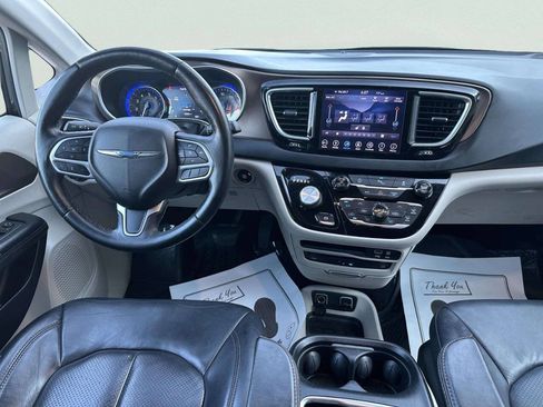 Used 2018 Chrysler Pacifica Touring-L Plus w/ Tire & Wheel Group FWD image 23