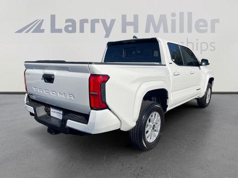 Certified 2025 Toyota Tacoma SR5 image 5