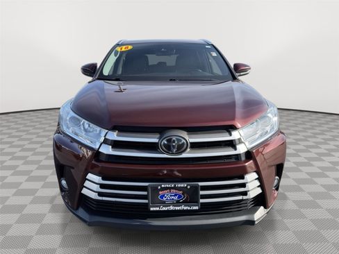 Used 2018 Toyota Highlander XLE image 10