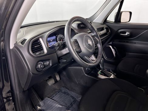 Used 2022 Jeep Renegade Latitude image 9