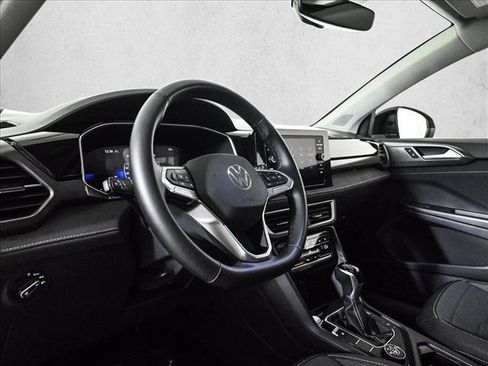 Used 2025 Volkswagen Taos SE AWD/4WD image 10
