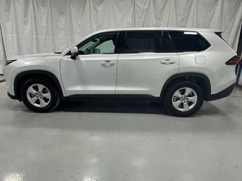 Used 2025 Toyota Grand Highlander AWD image 4