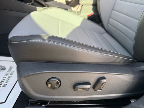 Used 2025 Volkswagen Jetta SE image 13