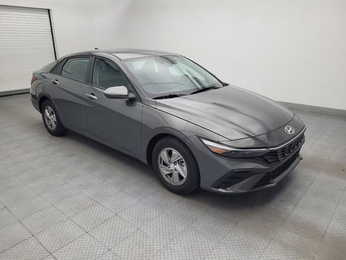 Used 2025 Hyundai Elantra SE FWD image 11