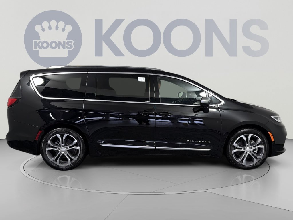 Used 2026 Chrysler Pacifica Pinnacle FWD image 8