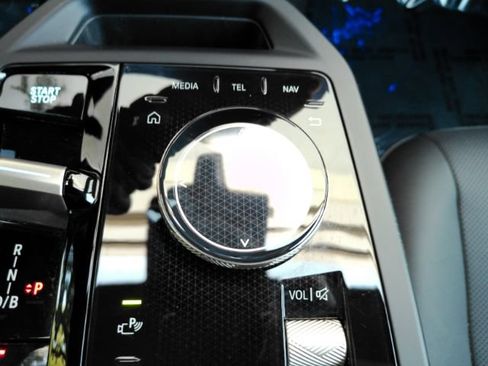 Used 2023 BMW iX xDrive50 AWD/4WD image 54