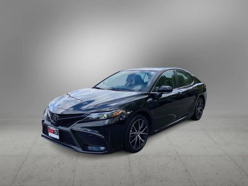 Used 2024 Toyota Camry SE FWD image 4