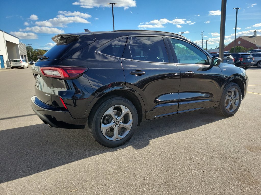 Used 2024 Ford Escape ST-Line w/ Tech Pack #1 AWD/4WD image 4