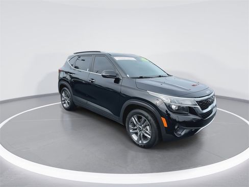 Used 2023 Kia Seltos S image 2