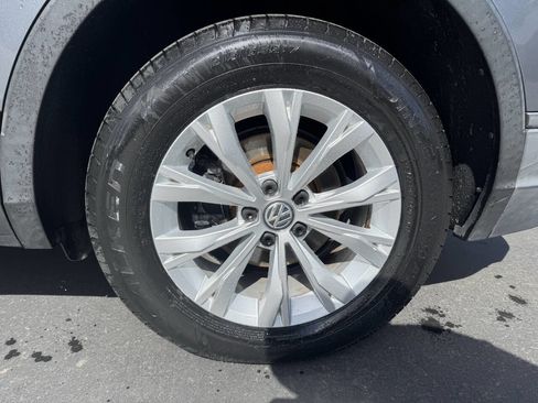 Used 2019 Volkswagen Tiguan SE w/ Panoramic Sunroof Package image 19